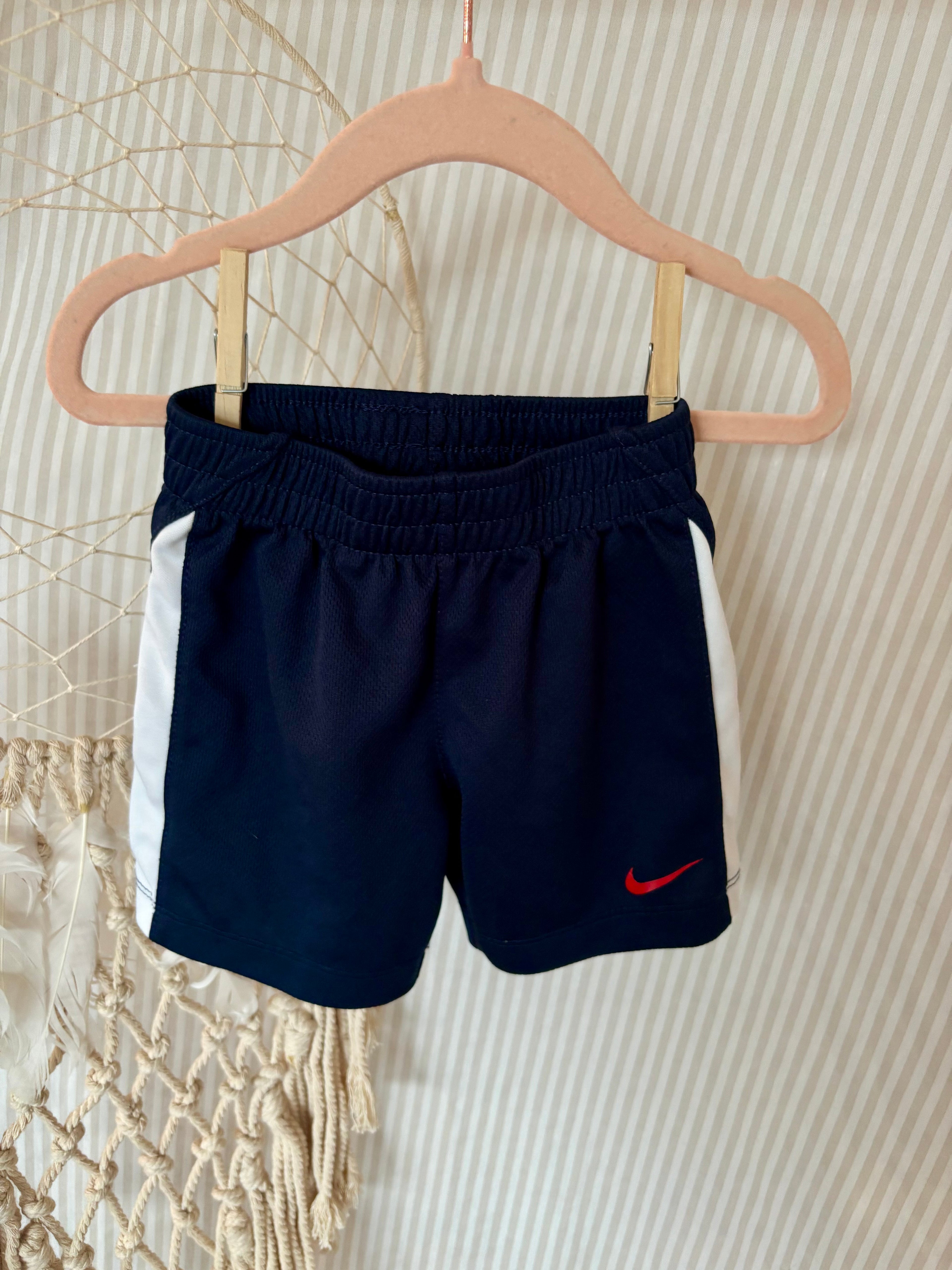 nike short (18mois)
